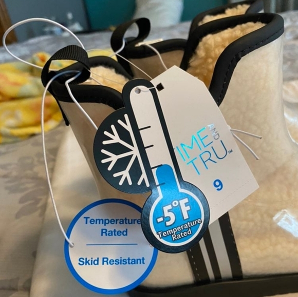 Time and Tru Clear Sherpa Shearling Lined Boots Snow Rain Waterproof NWT Size 9 - Picture 5 of 5